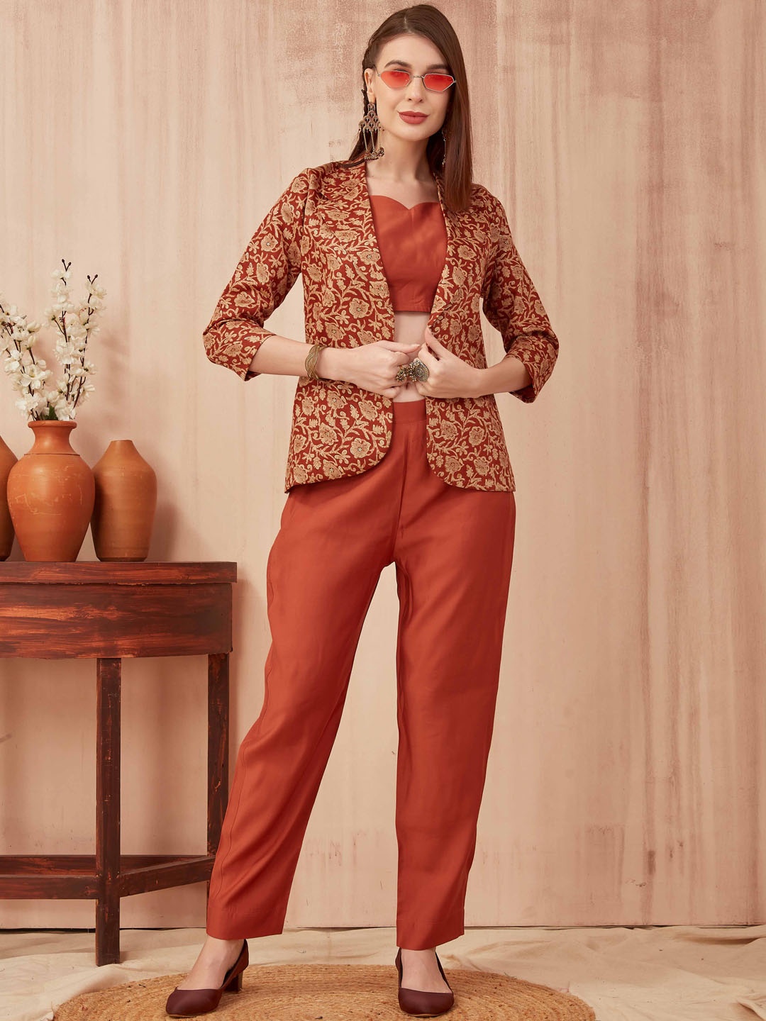 

Chandbaali Sweetheart Neck Top & Trouser With Jacket, Maroon