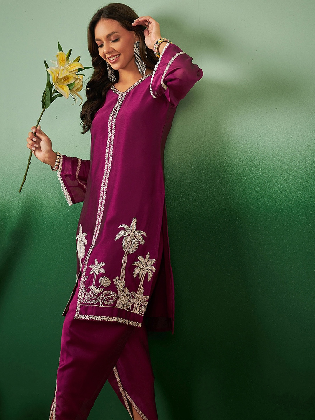 

Sangria Embroidered V Neck Kurta With Dhoti Pant, Burgundy