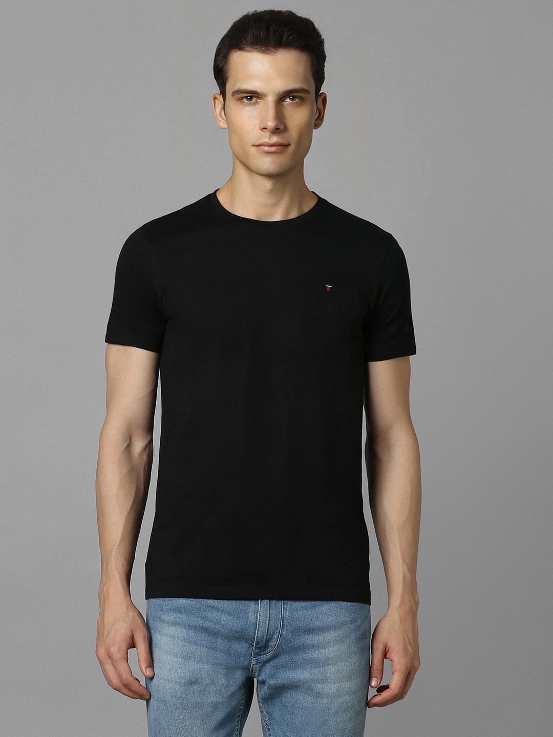 

Louis Philippe Jeans Men Pockets Slim Fit T-shirt, Black