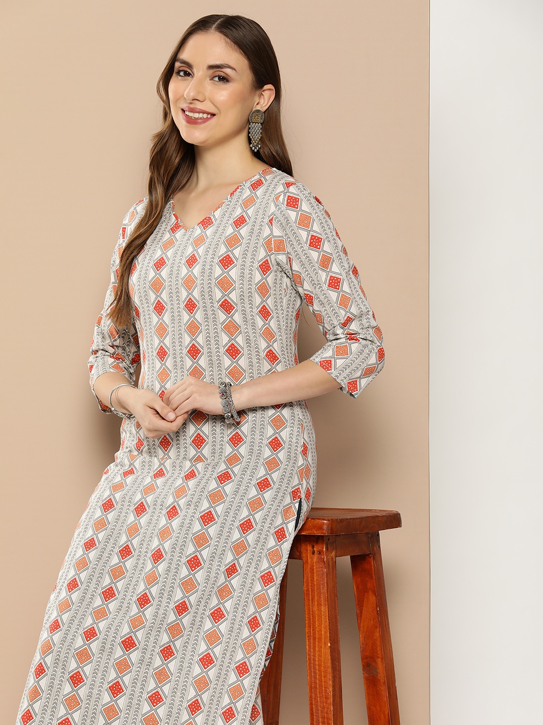

AMUKTI Women Geometric Printed Kurta, Grey