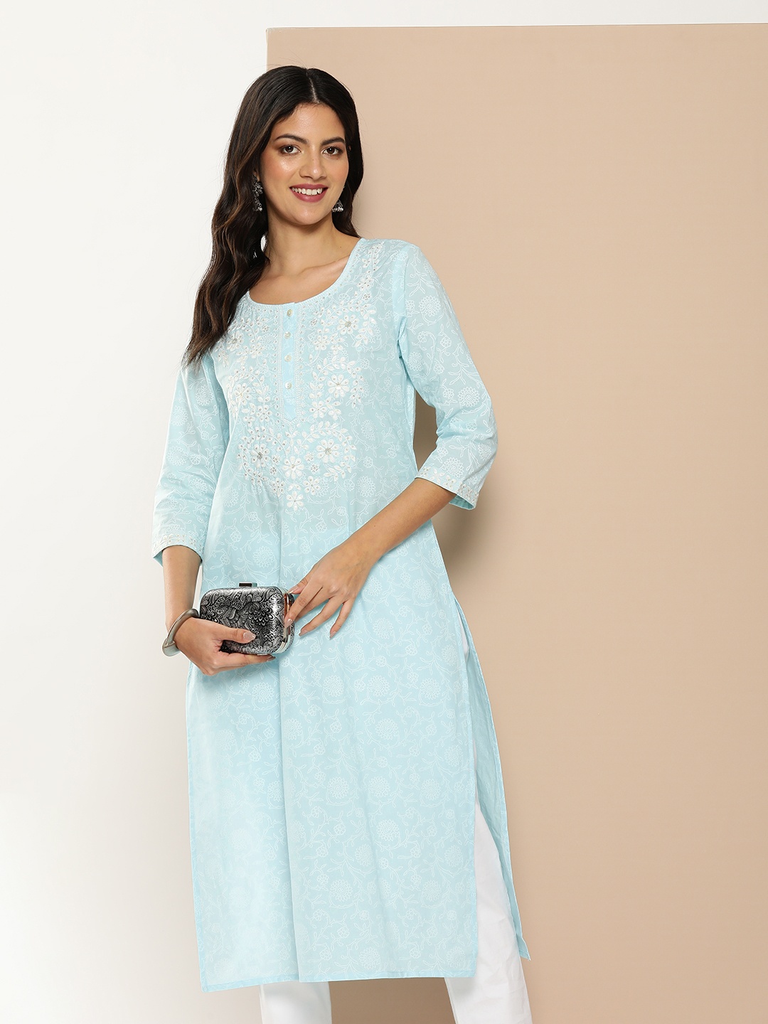 

AMUKTI Women Floral Embroidered Sequinned Kurta, Blue