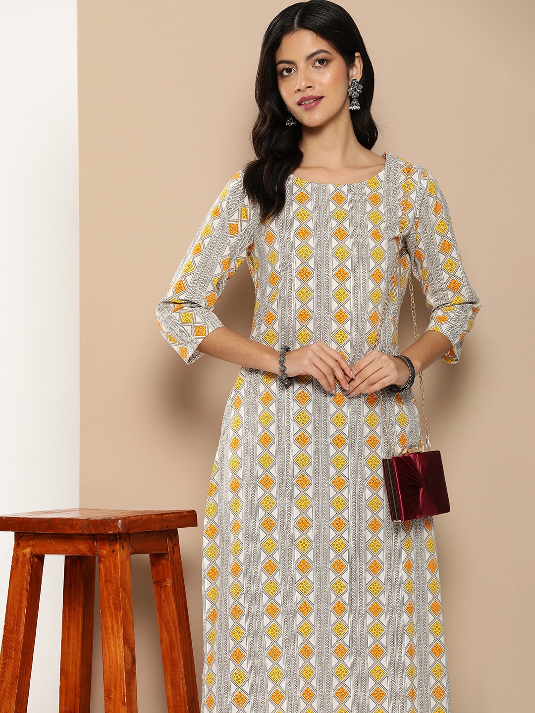 

AMUKTI Women Geometric Printed Cotton Kurta, Grey