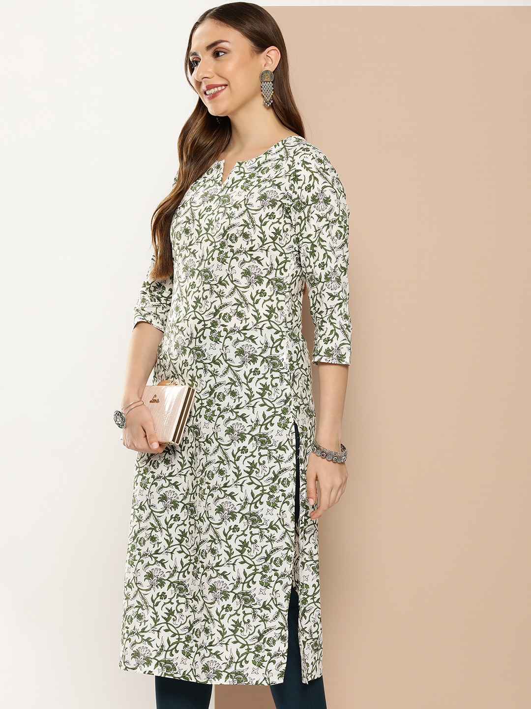 

AMUKTI Women Floral Printed Kurta, White