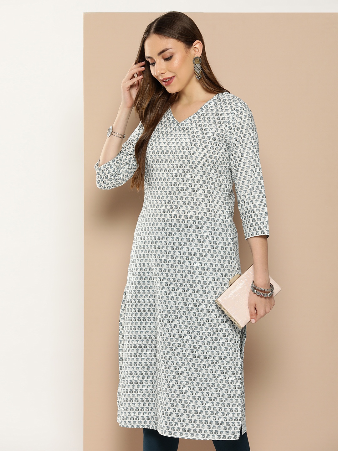 

AMUKTI Women Floral Printed Kurta, Blue