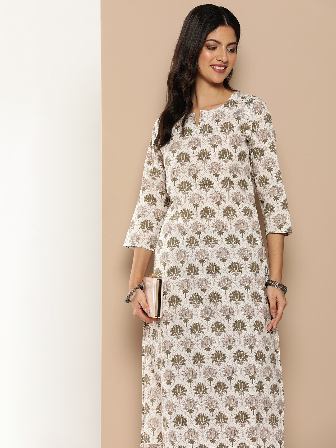 

AMUKTI Women Floral Printed Kurta, White