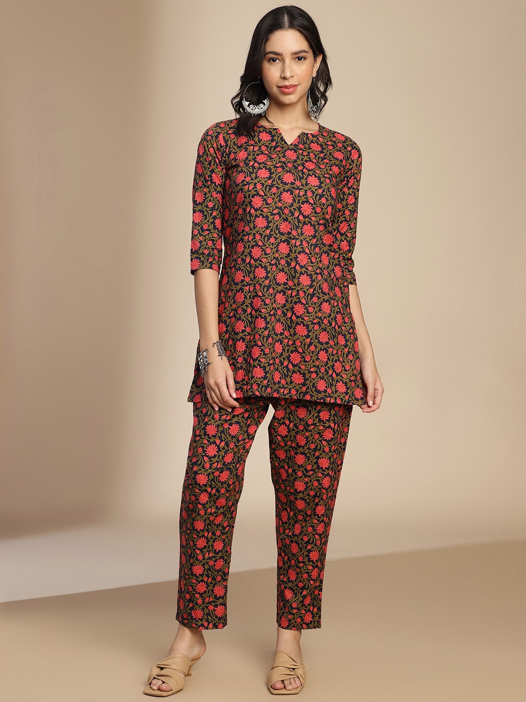 

Shaily Navy Blue Floral Printed Ethnic Tunic & Trousers