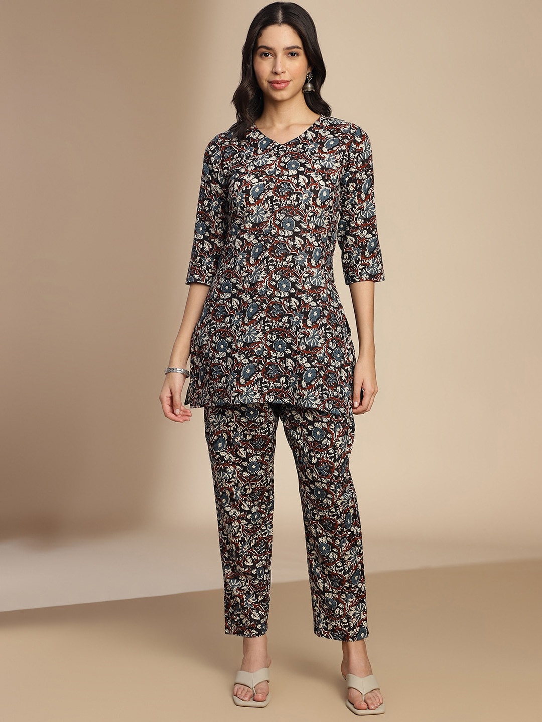 

Shaily Floral Printed V-Neck Top with Trousers, Black