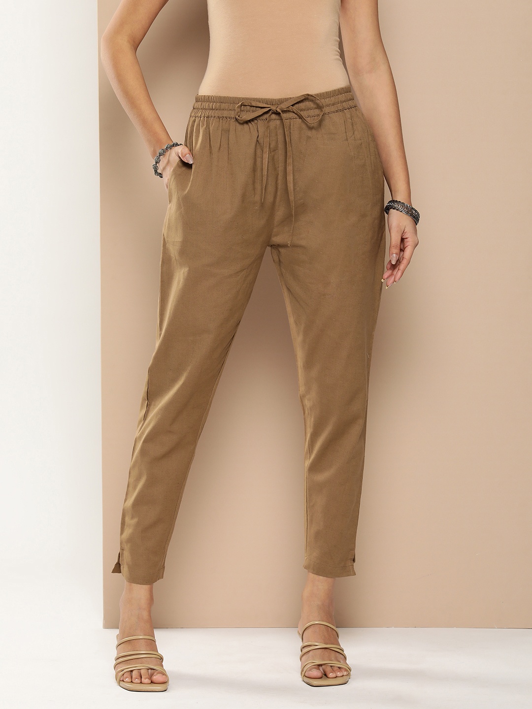 

AMUKTI Women Solid Pleated Cigarette Trousers, Khaki