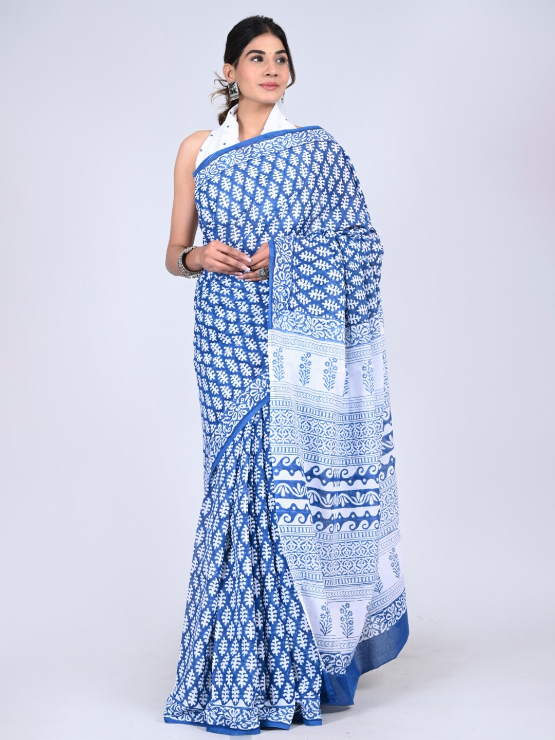 

KALINI Floral Printed Pure Cotton Saree, Navy blue