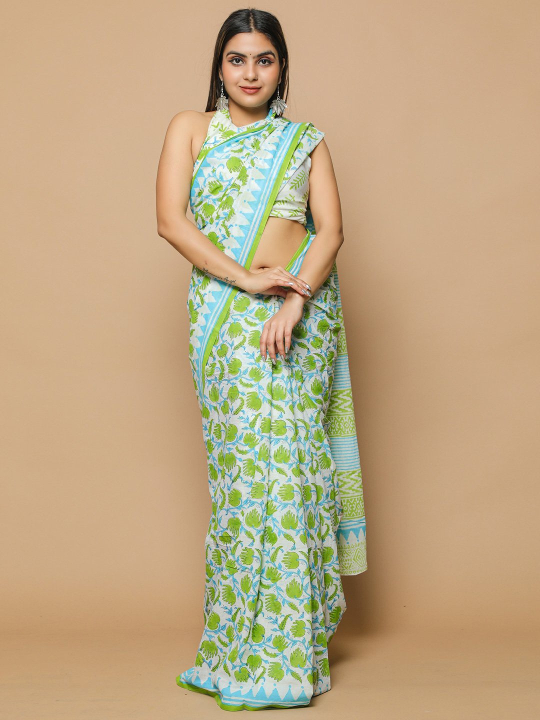

KALINI Floral Printed Pure Cotton Saree, Green