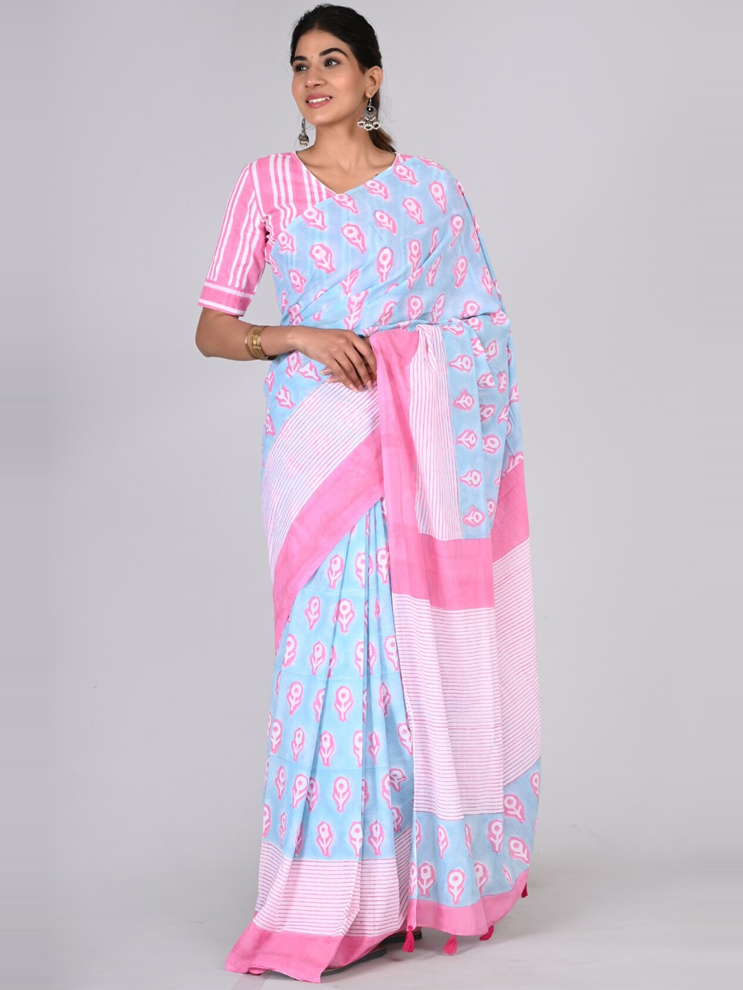 

KALINI Floral Printed Pure Cotton Saree, Blue