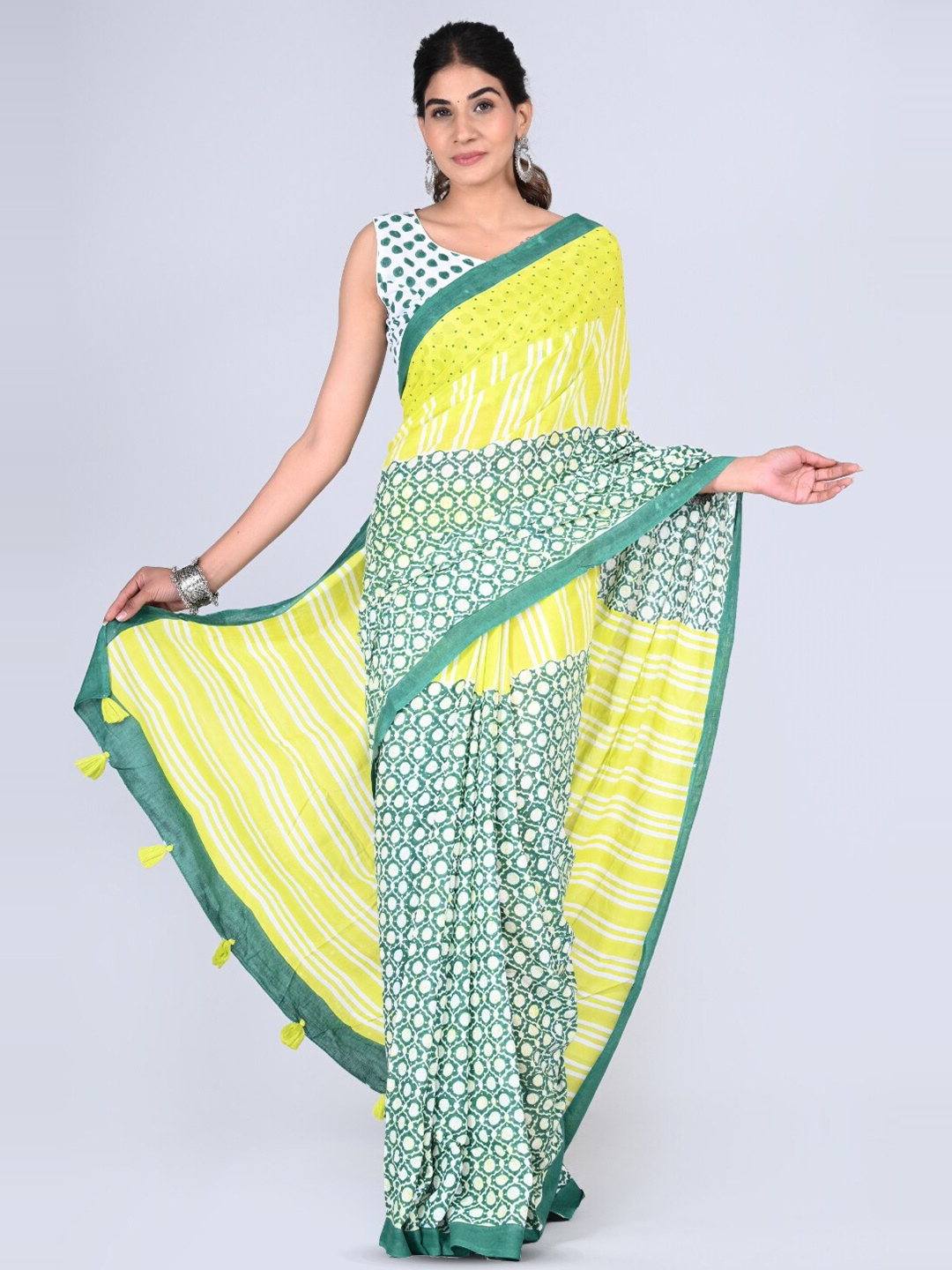 

KALINI Geometric Printed Pure Cotton Saree, Green