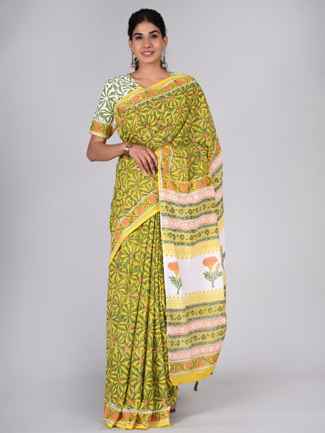 

KALINI Floral Printed Pure Cotton Saree, Green