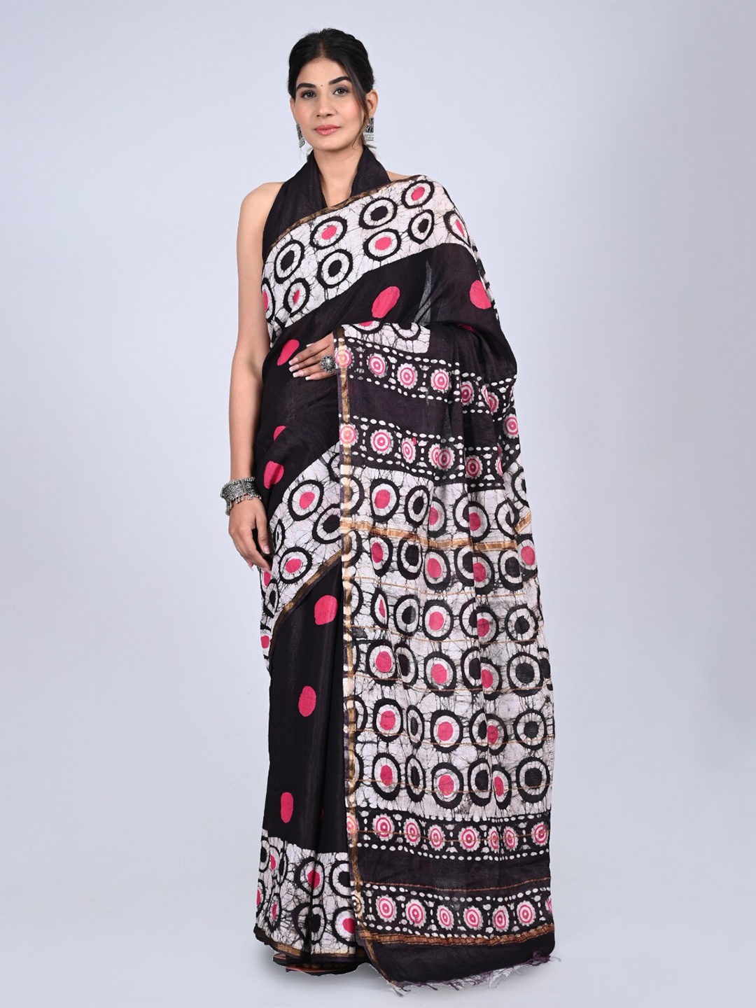 

KALINI Polka Dot Printed Pure Cotton Saree, Black