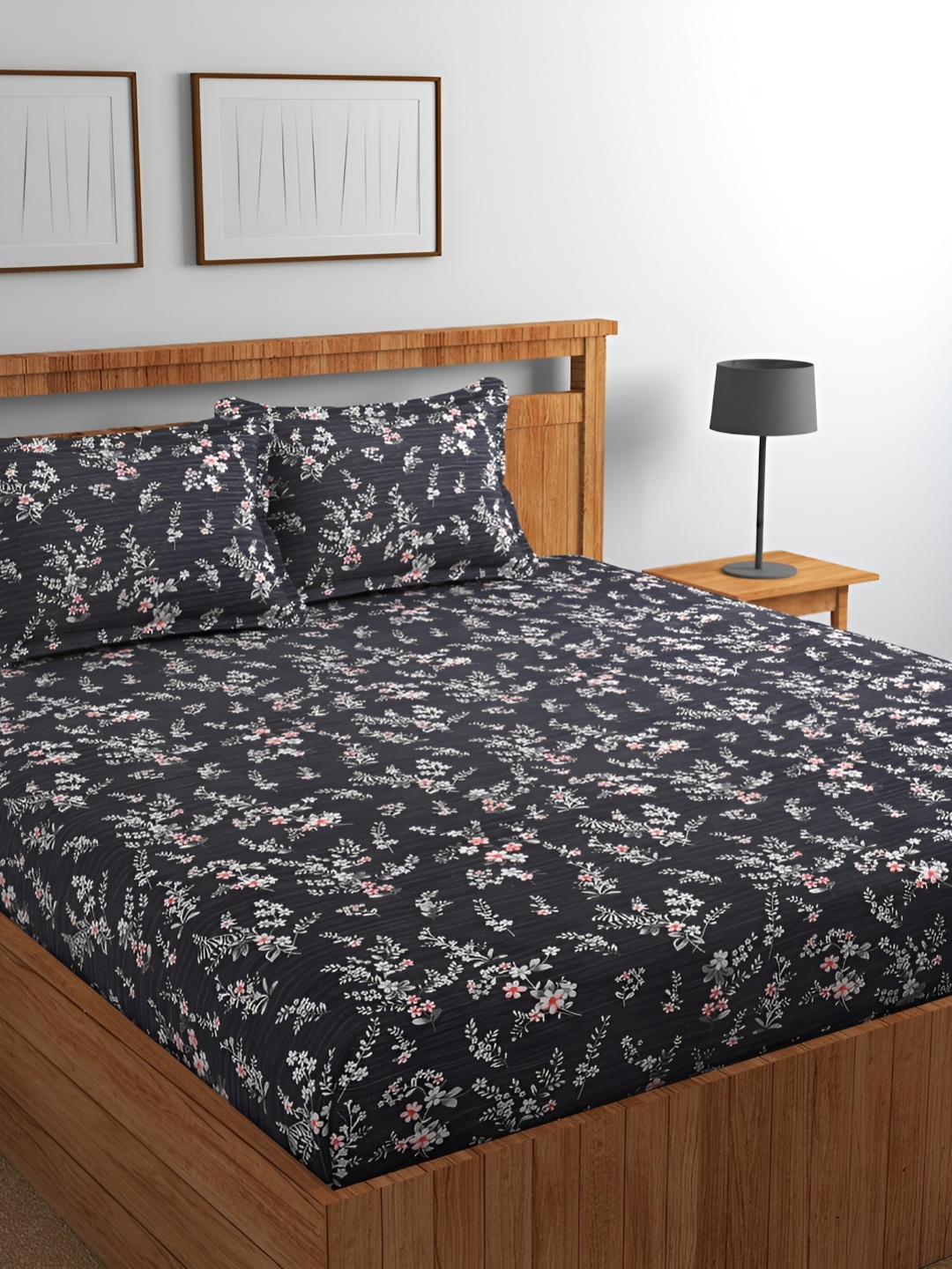 

Jizzby Black & White Floral 210 TC Cotton Queen Bedsheet with 2 Pillow Covers