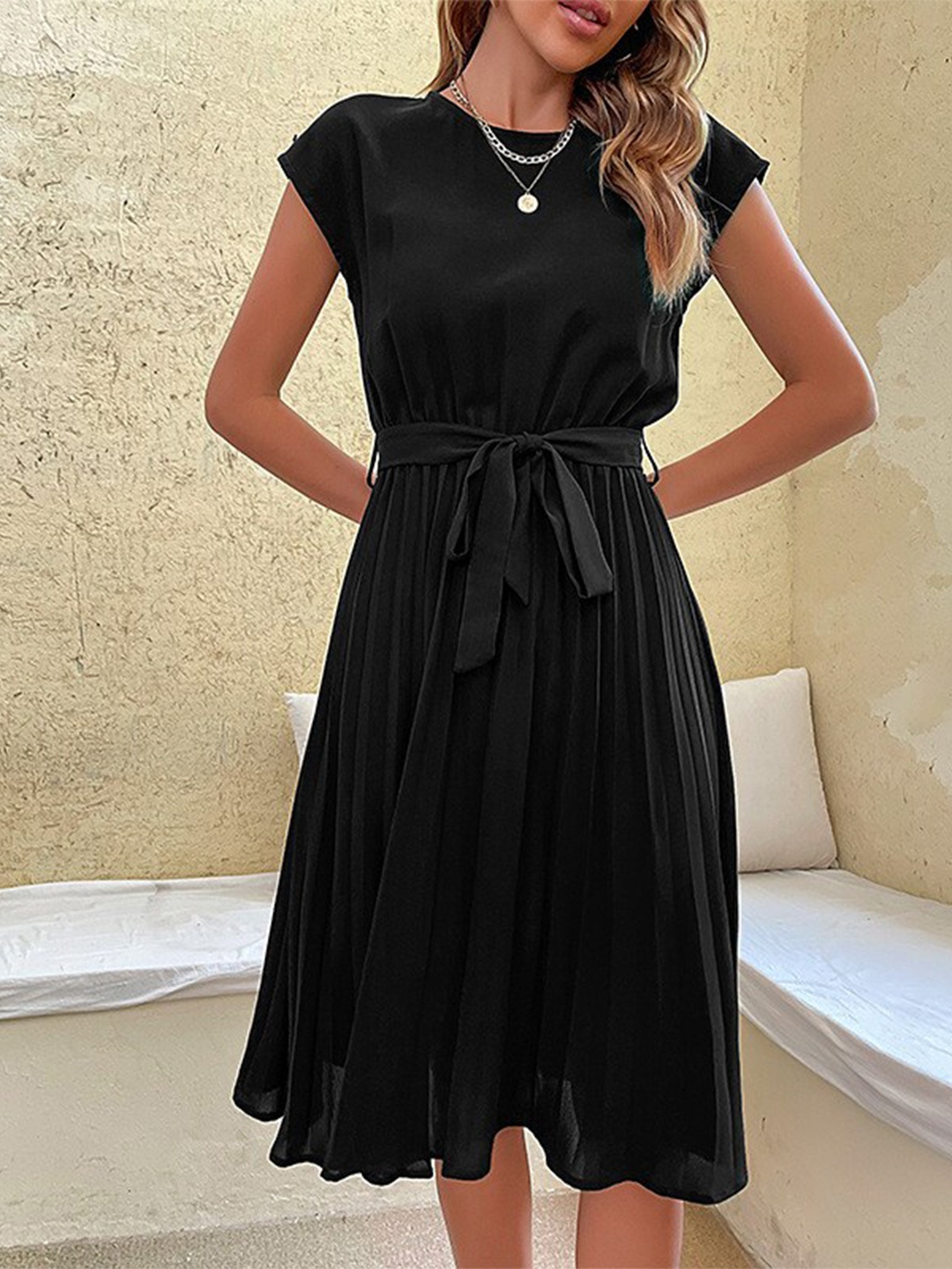 

StyleCast Black Extended Sleeves Tie-Ups Detail A-Line Midi Dress