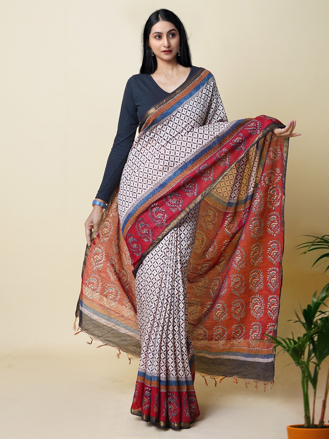 

Unnati Silks Ethnic Motifs Silk Cotton Handloom Chanderi Saree, Grey