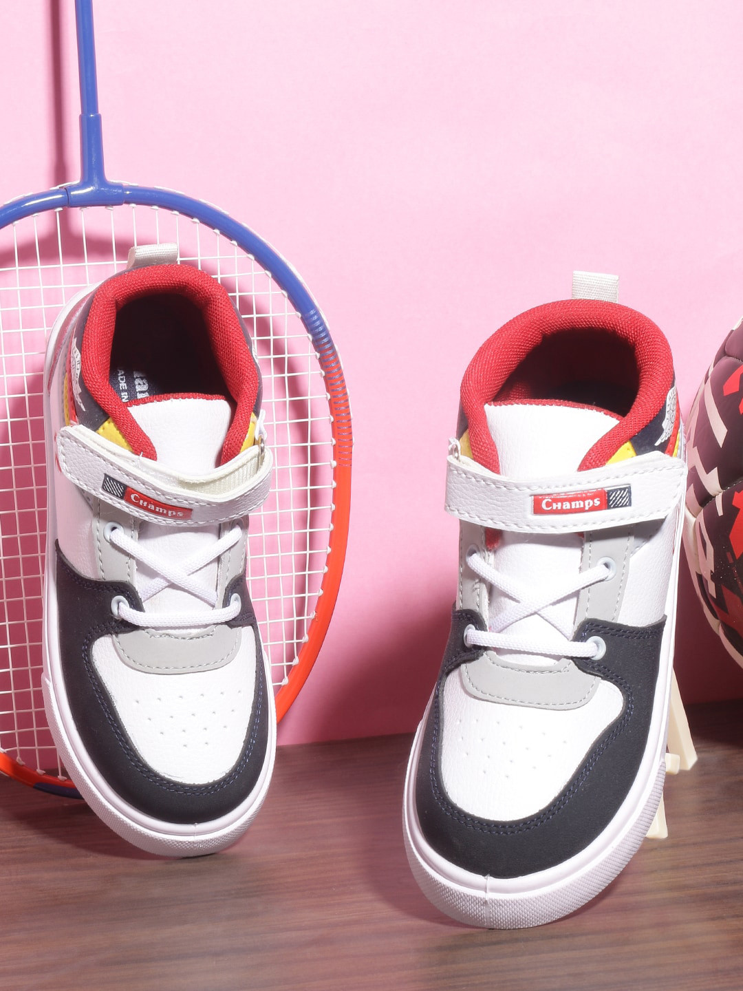 

Champs Boys Colourblocked Lightweight Mesh Sneakers, White