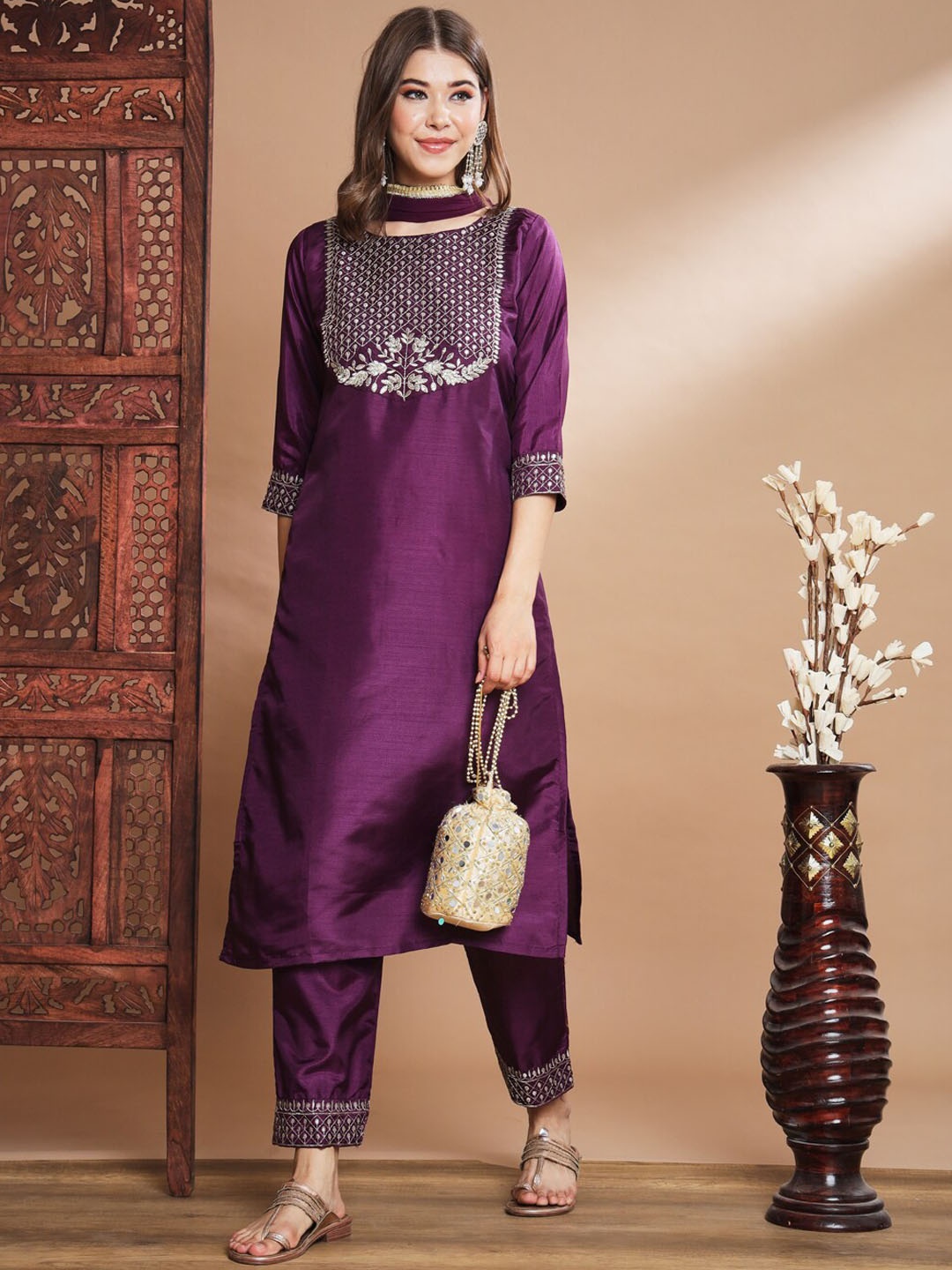 

VredeVogel Floral Yoke Design Thread Work Straight Kurta with Trousers & Dupatta, Purple