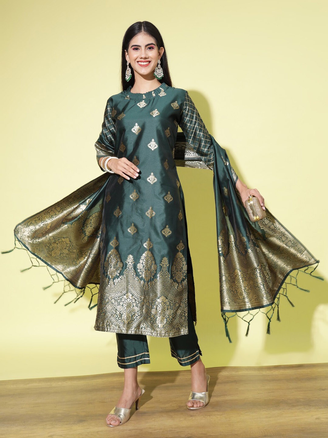 

VredeVogel Woven Design Cotton Silk Jacquard Kurta Trouser with Dupatta, Green