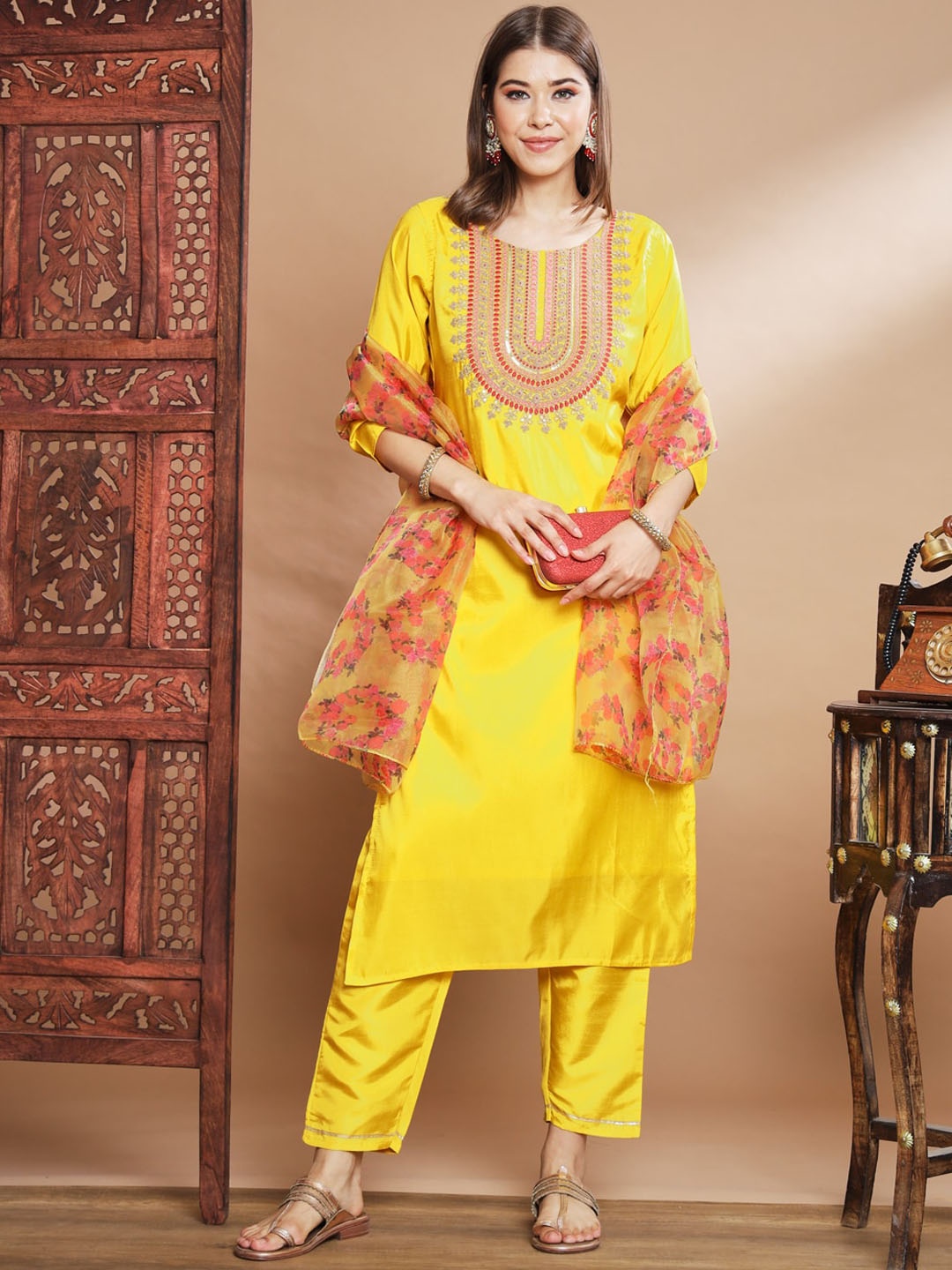 

VredeVogel Ethnic Motifs Embroidered Regular Kurta with Trousers & Dupatta, Yellow