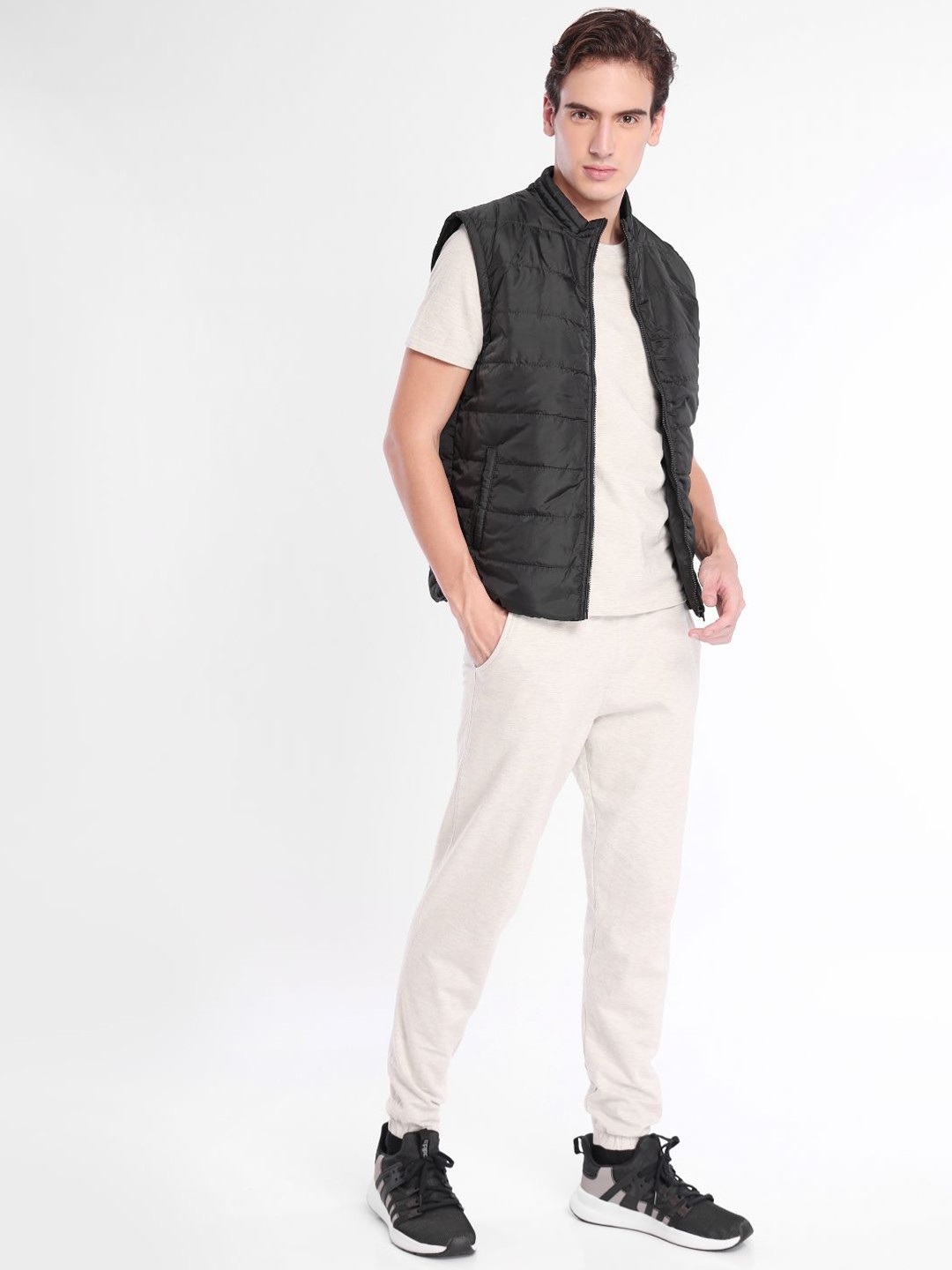 

NOBERO Round Neck Short Sleeves Pure Cotton T-shirt With Joggers, Off white