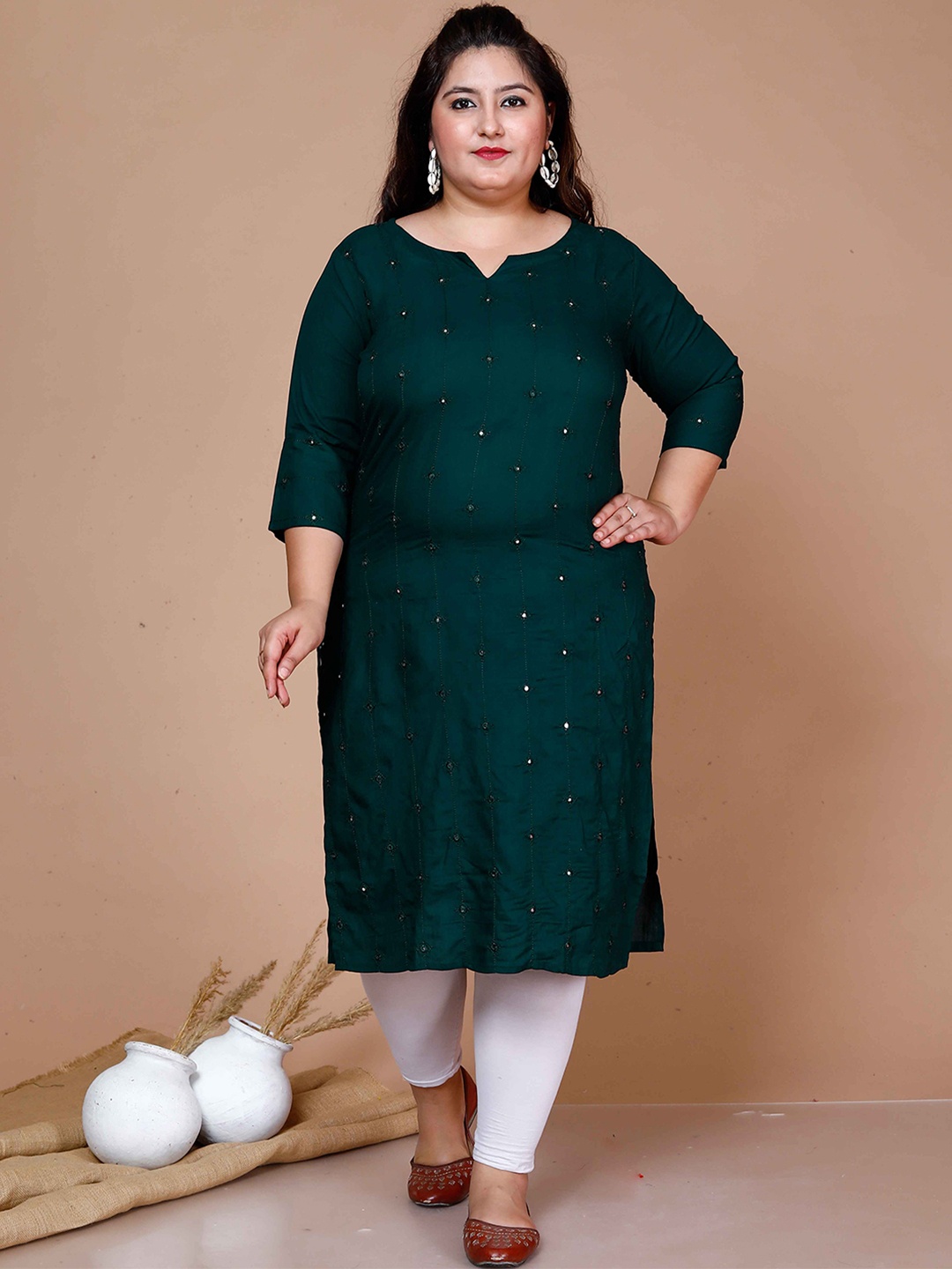 

MIRAVAN Plus Size Geometric Embroidered Mirror Work Straight Kurta, Green