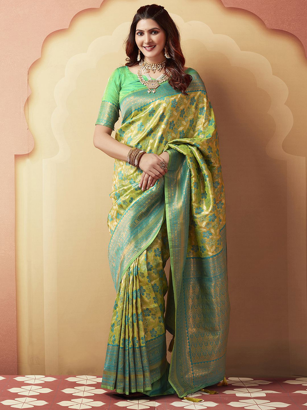 

Mitera Floral Woven Design Zari Art Silk Banarasi Saree, Green