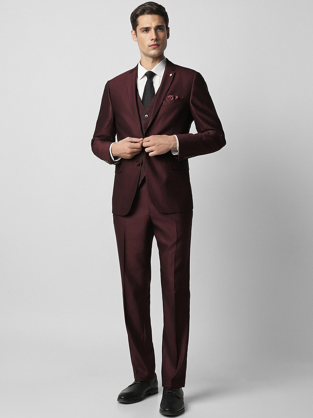 

Van Heusen Slim-Fit Single-Breasted Three-Piece Suit, Maroon