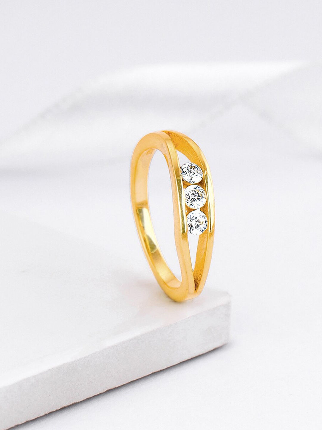 

GIVA 925 Sterling Silver Gold-Plated Stone Studded Ring