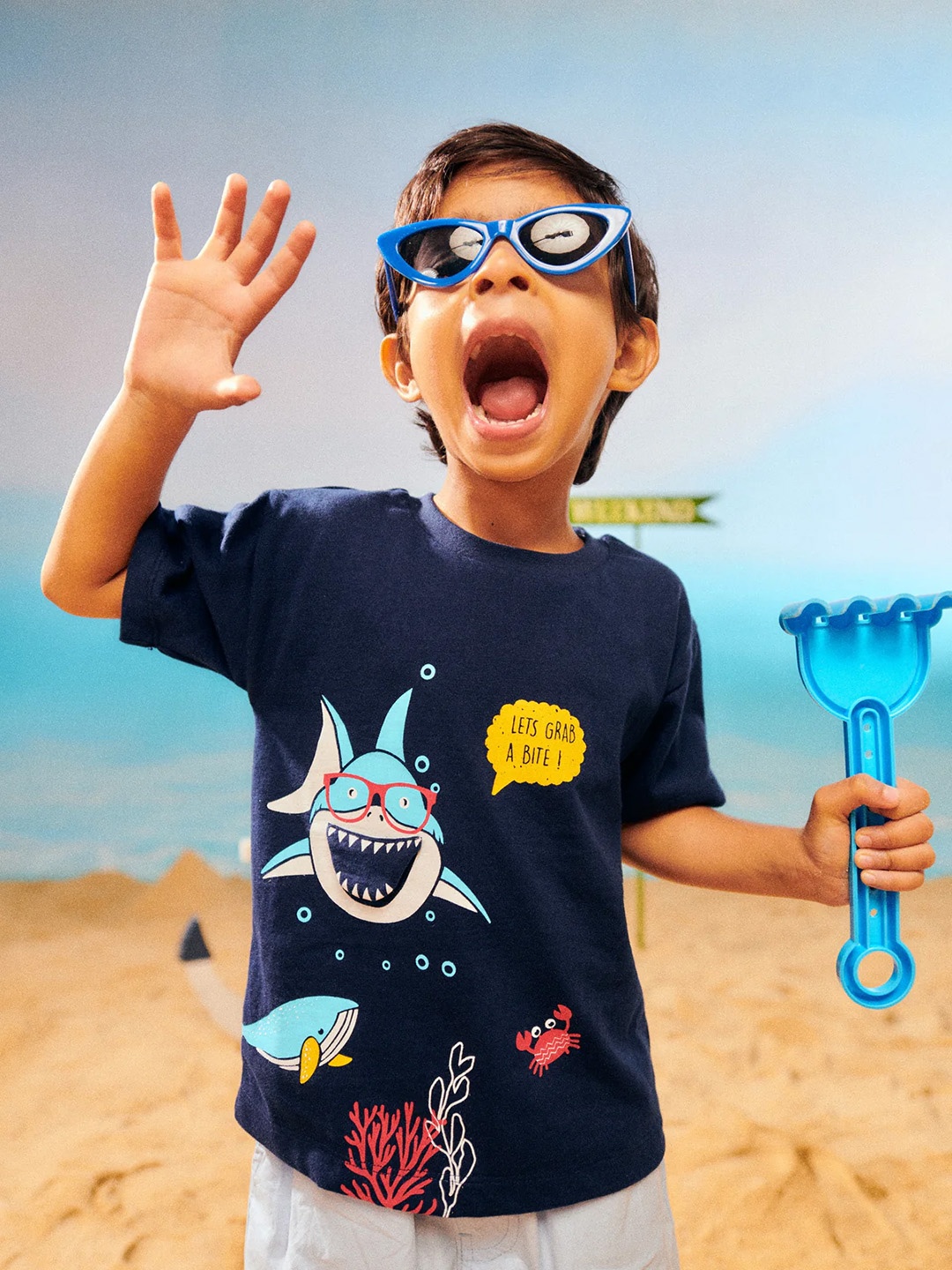 

Somersault Boys Printed Pockets T-shirt, Navy blue