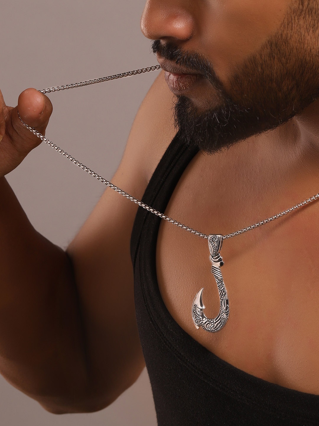 

The Roadster Lifestyle Co. Men Silver-Plated Contemporary Pendant With Chain