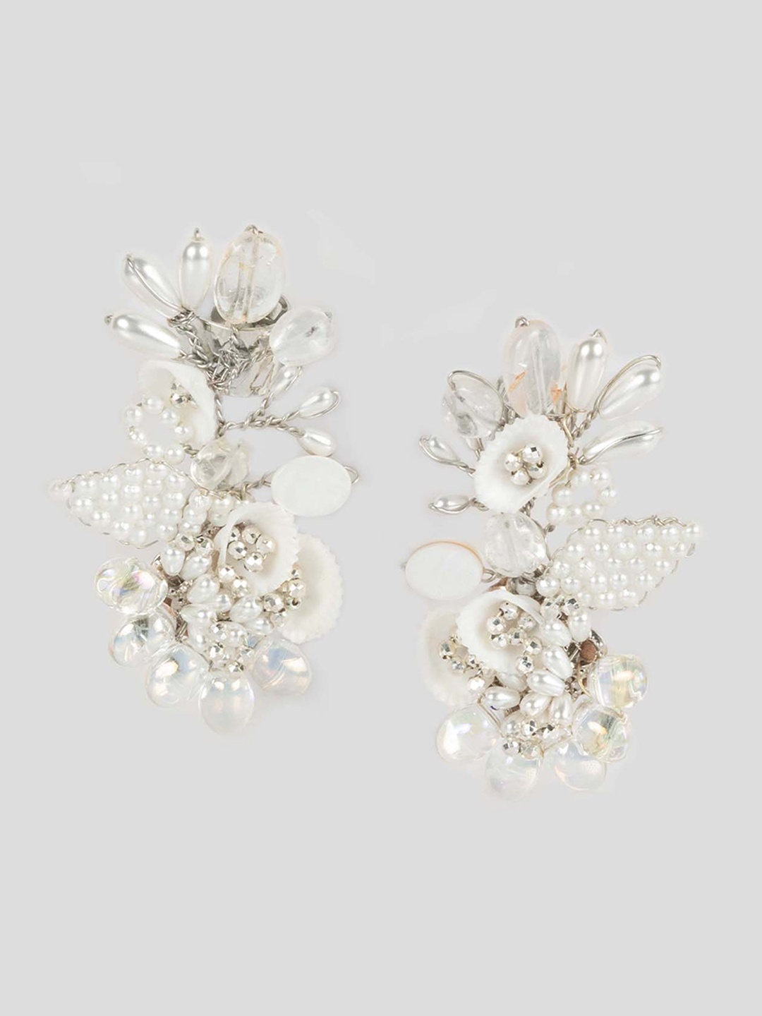 

D'oro Classic Studs Earrings, White