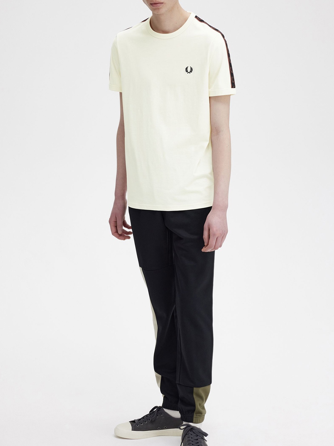 

Fred Perry Men V-Neck Applique T-shirt, White