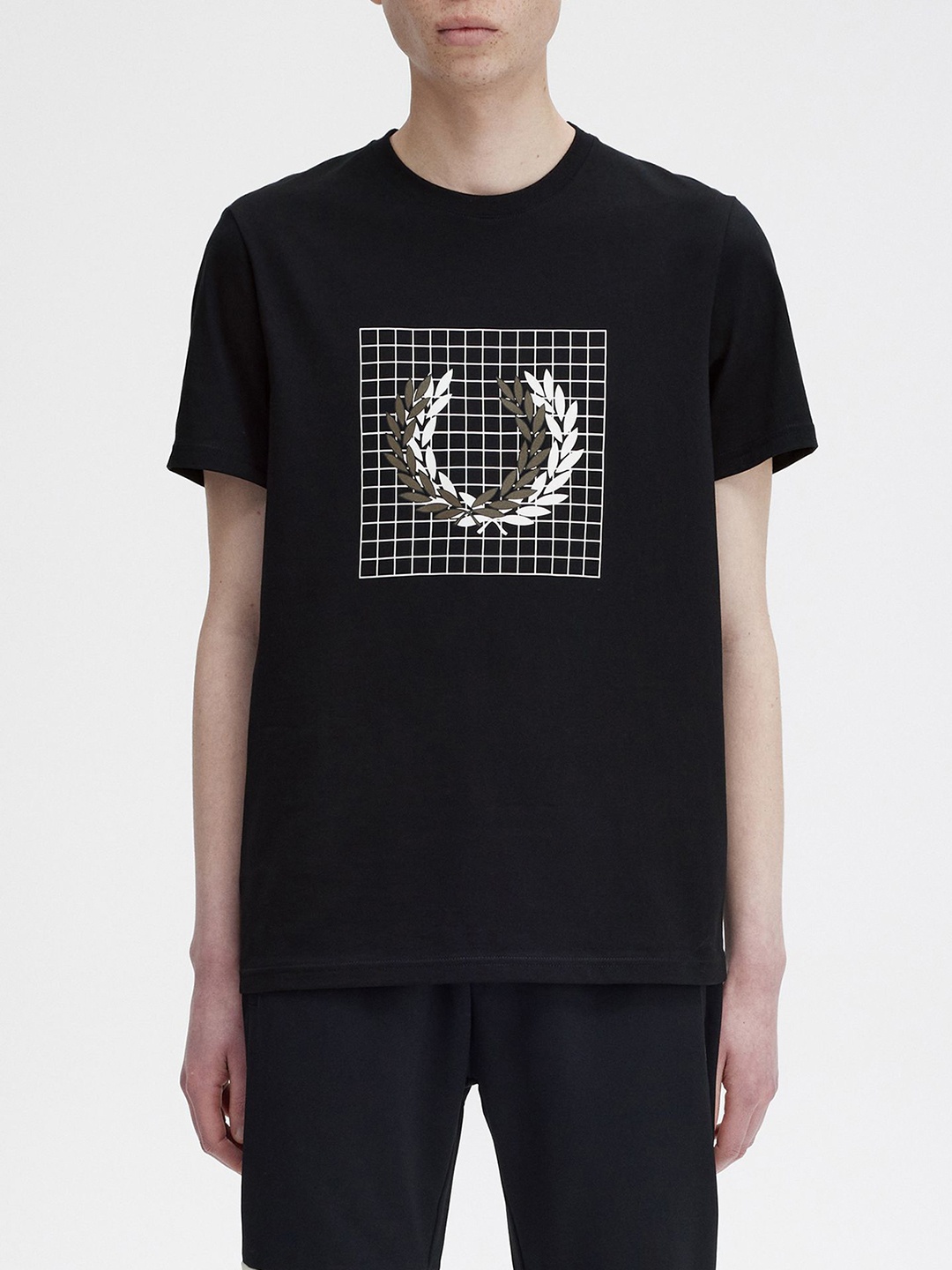 

Fred Perry Men Printed V-Neck Pockets T-shirt, Black