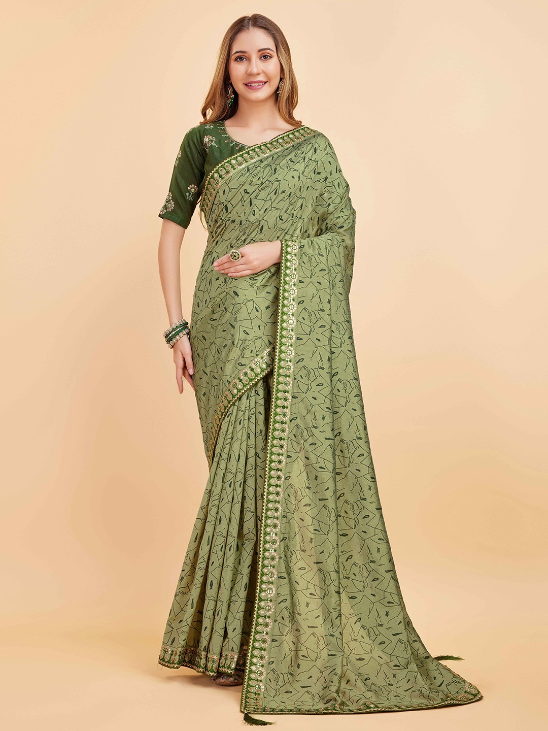 

FINIVO FASHION Floral Block Printed Saree, Green