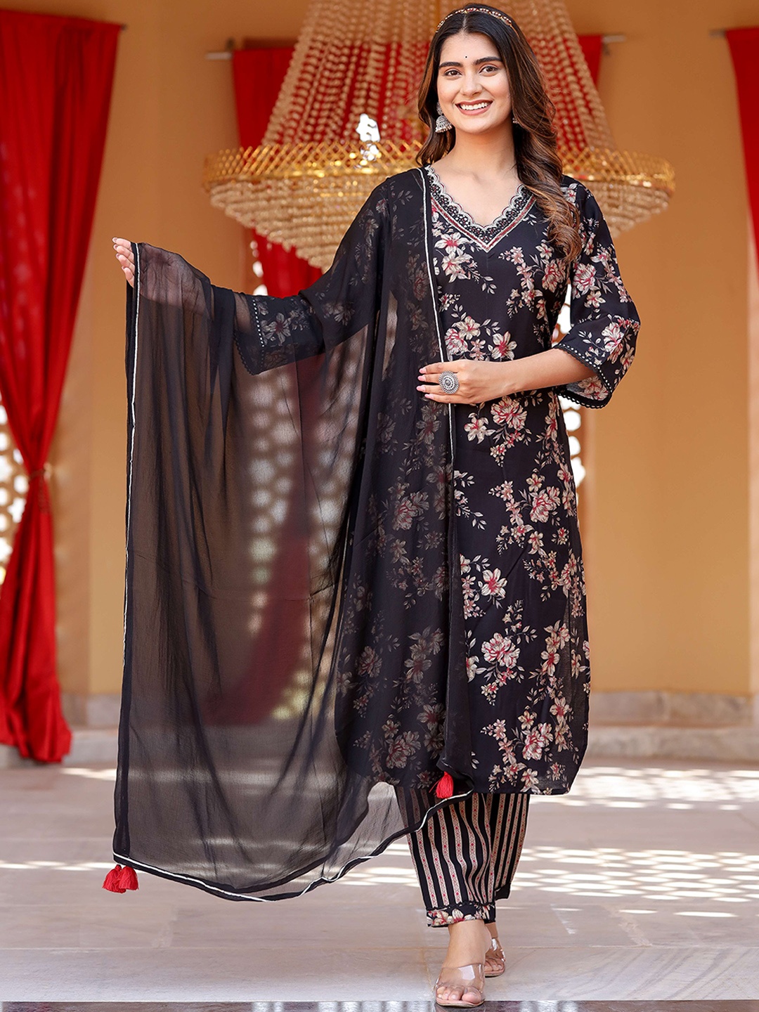 

Chandbaali Floral Print Mirror Work Kurta with Trousers & Dupatta, Black