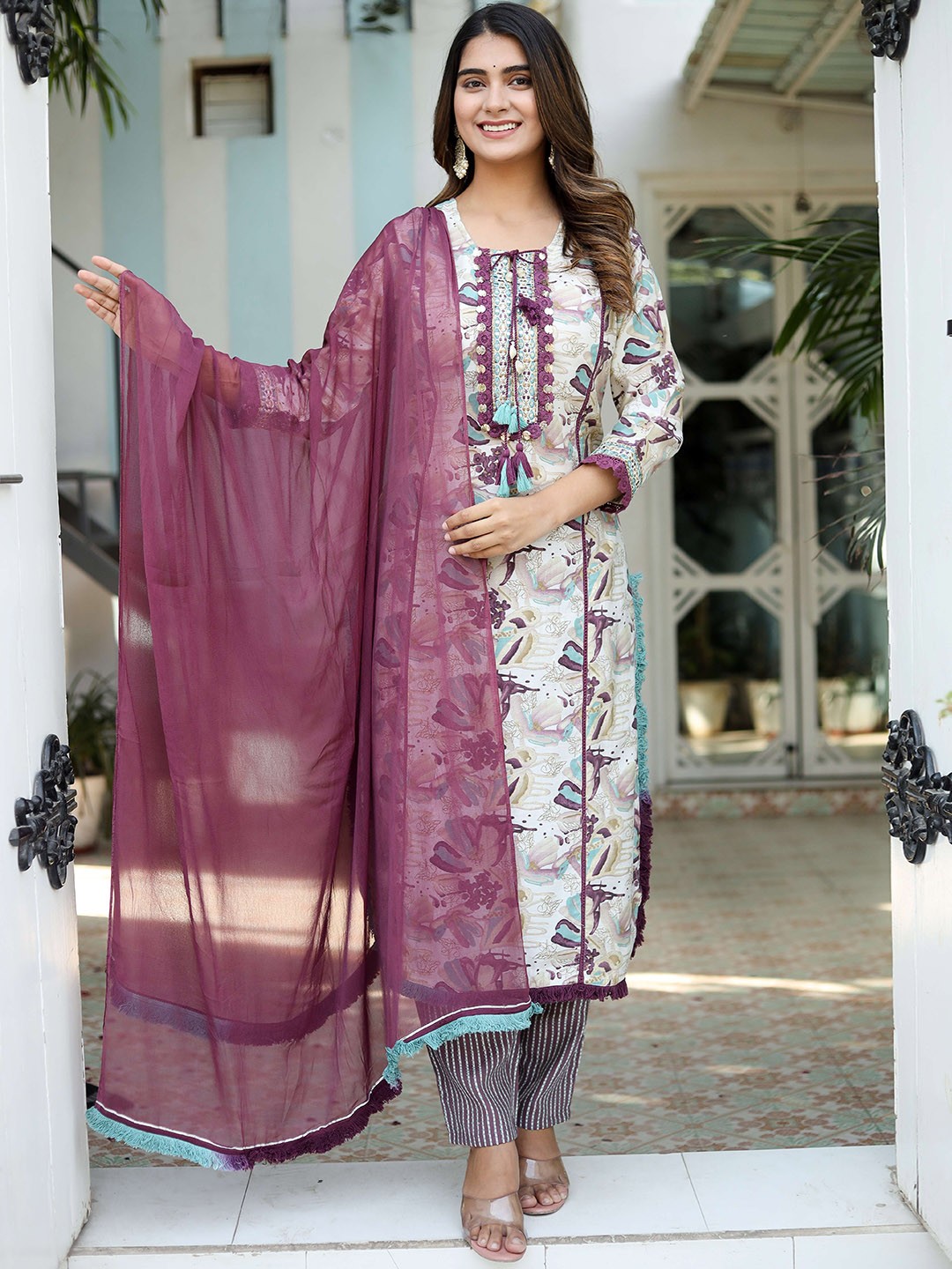

Chandbaali Women Floral Print Thread Work Kurta & Trousers With Dupatta, Purple