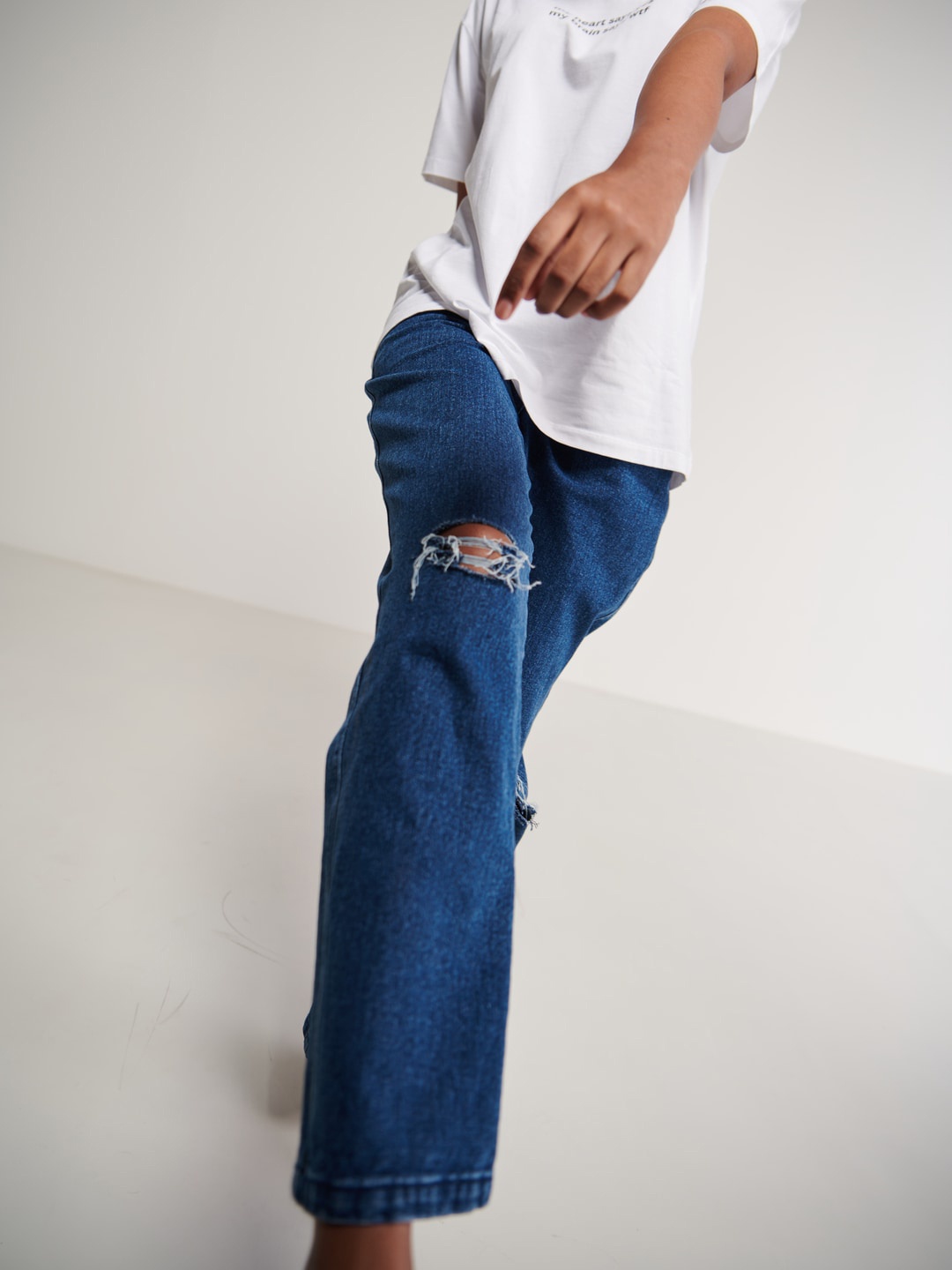 

SOTBELLA Women High-Rise Mildly Distressed Cotton Denim Jeans, Blue