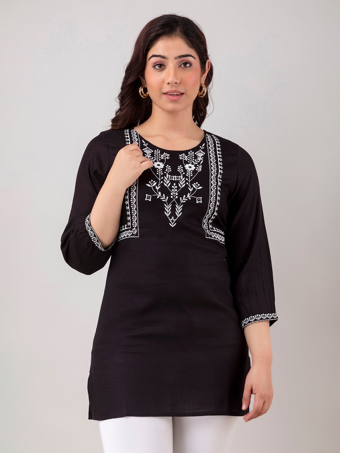 

KALINI Floral Embroidered Round Neck Kurti, Black