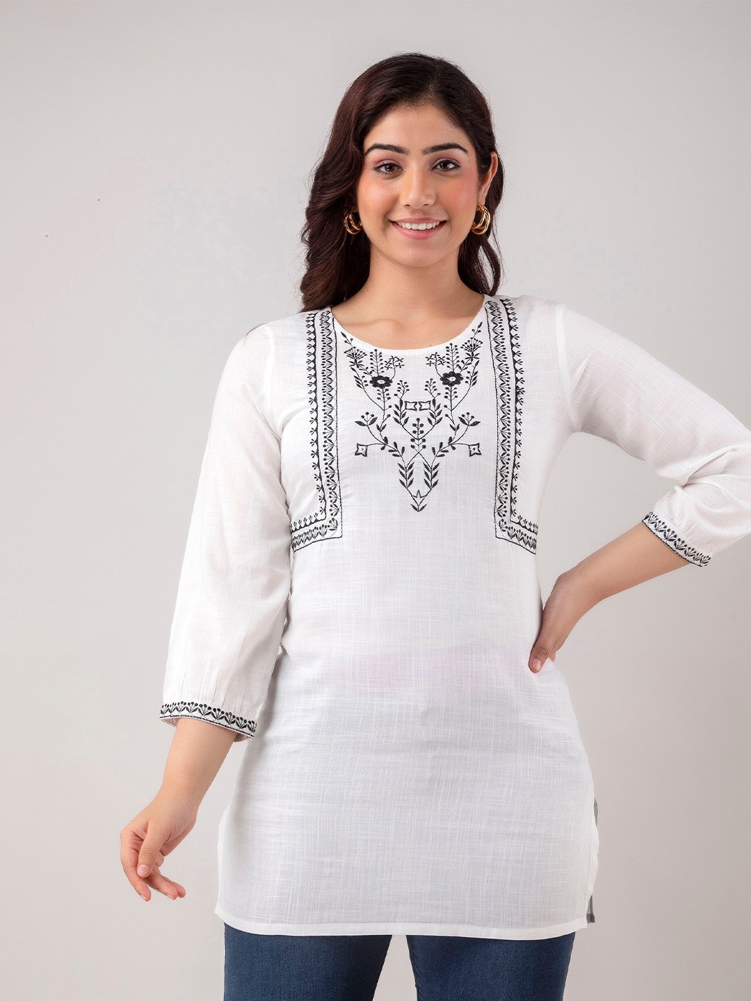 

KALINI Floral Embroidered Round Neck Kurti, White