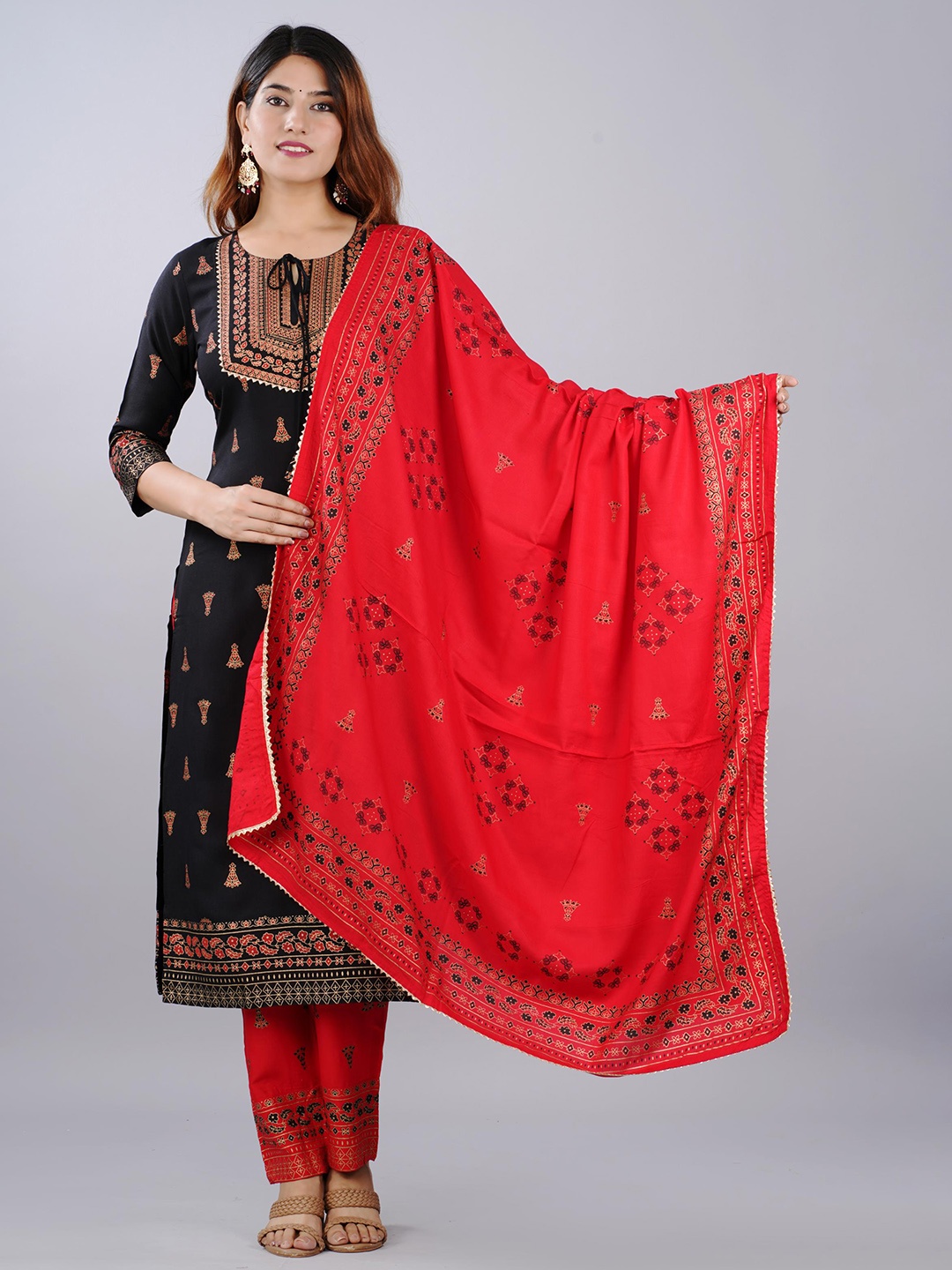 

KALINI Ethnic Motifs Printed Regular Gotta Patti Kurta With Trousers & Dupatta, Black