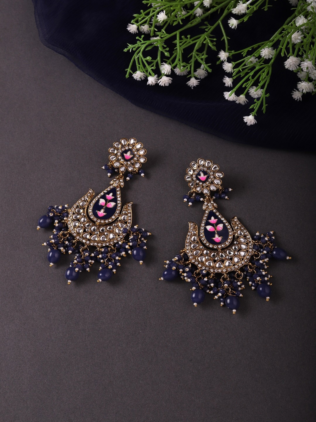 

Cierra Gold-Plated Contemporary Chandbalis