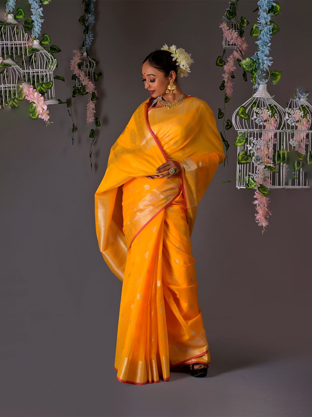 

Muskan Fashion Woven Design Zari Silk Cotton Banarasi Saree, Yellow
