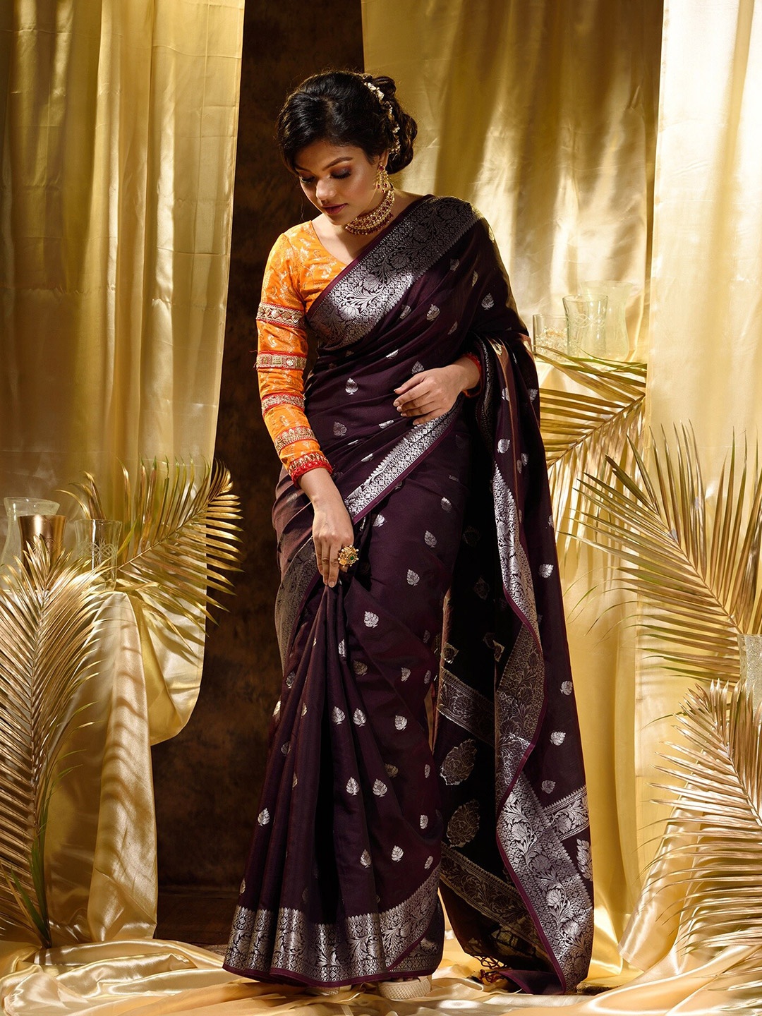 

Muskan Fashion Woven Design Zari Silk Cotton Banarasi Saree, Purple