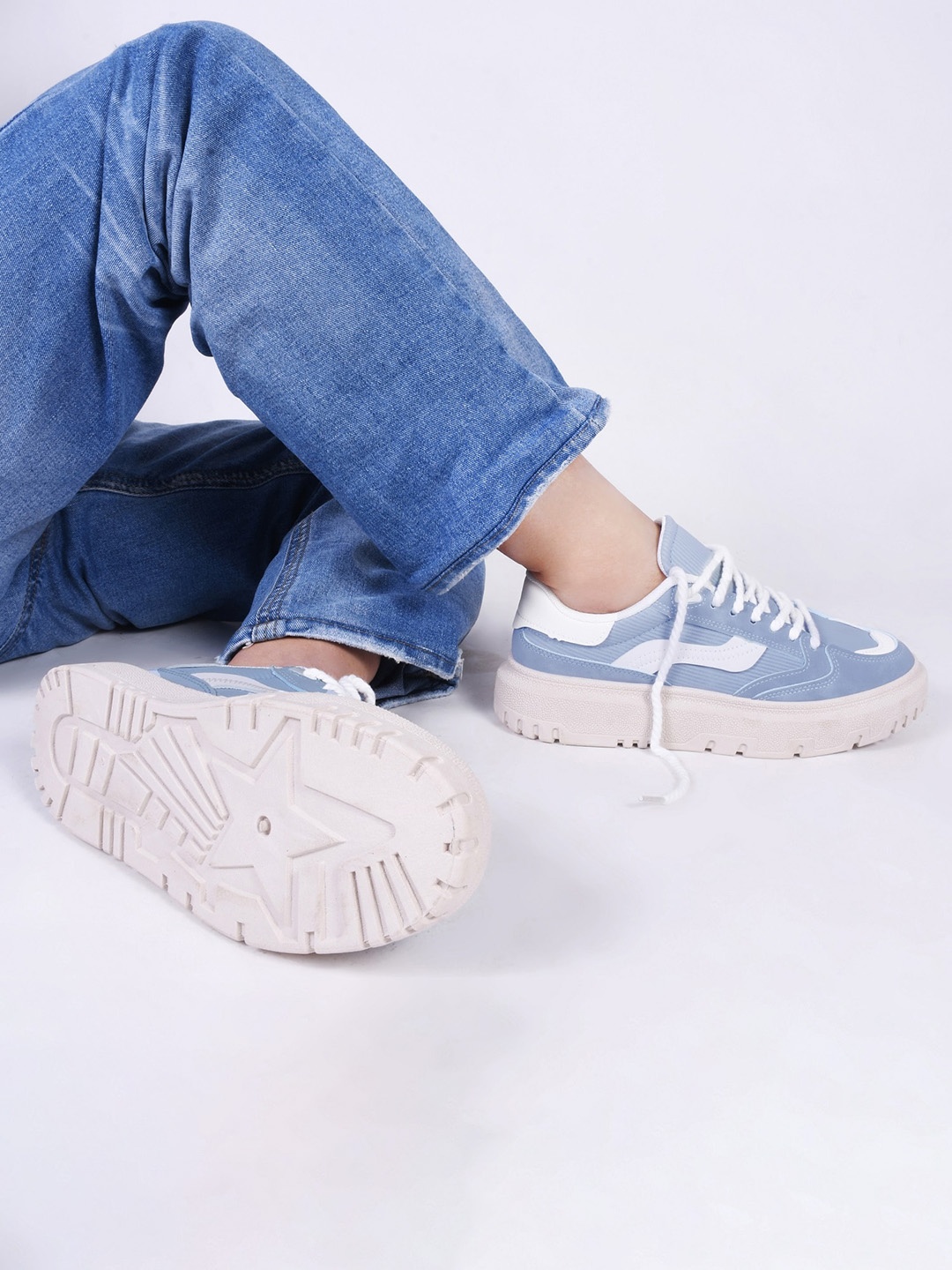 

THE WHITE POLE Men Colourblocked Lightweight Memory Foam Contrast Sole Canvas Sneakers, Blue