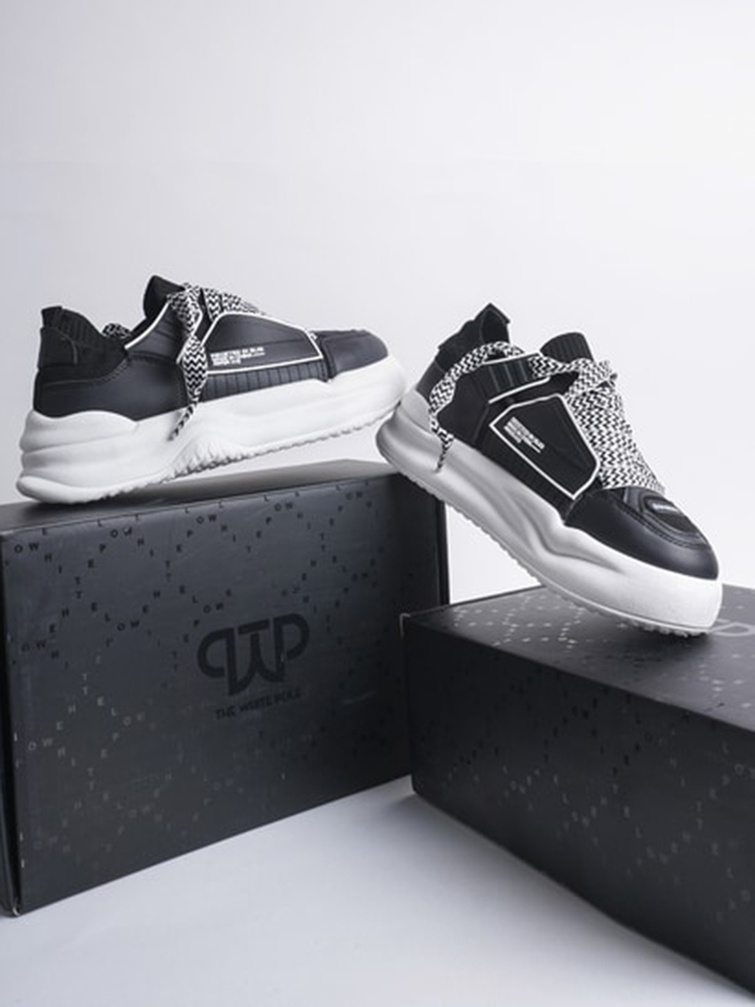 

THE WHITE POLE Men Textured Lightweight Memory Foam Contrast Sole Sneakers, Black