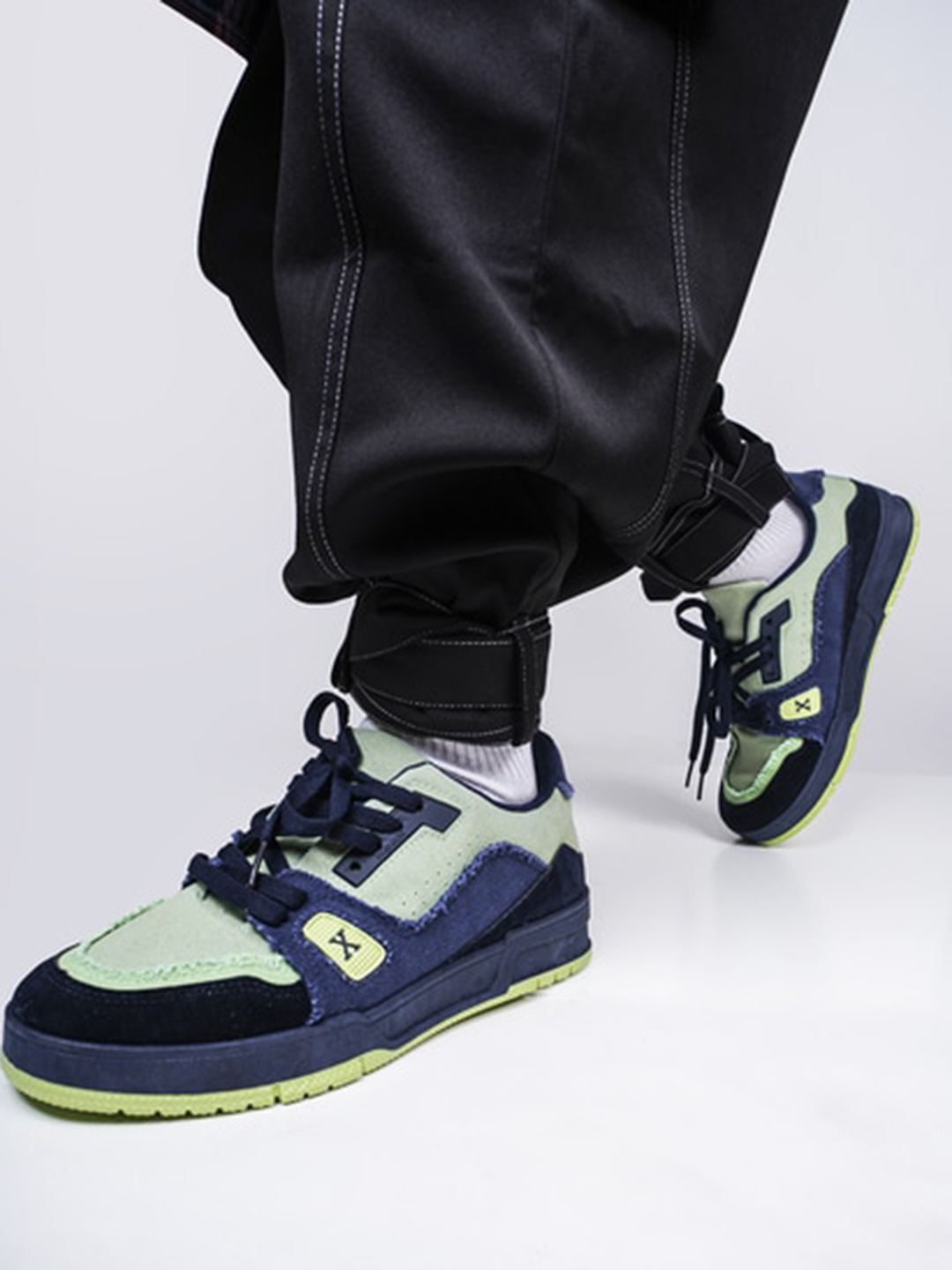 

THE WHITE POLE Men Colourblocked Lightweight Memory Foam Sneakers, Green