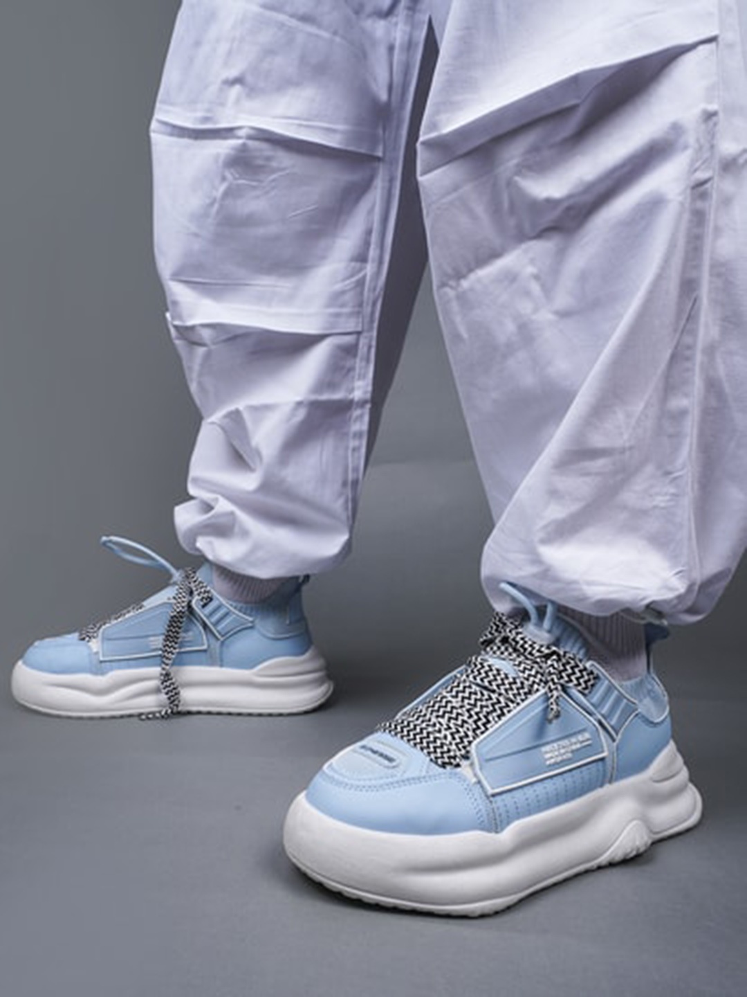 

THE WHITE POLE Men Colourblocked Lightweight Memory Foam Sneakers, Blue