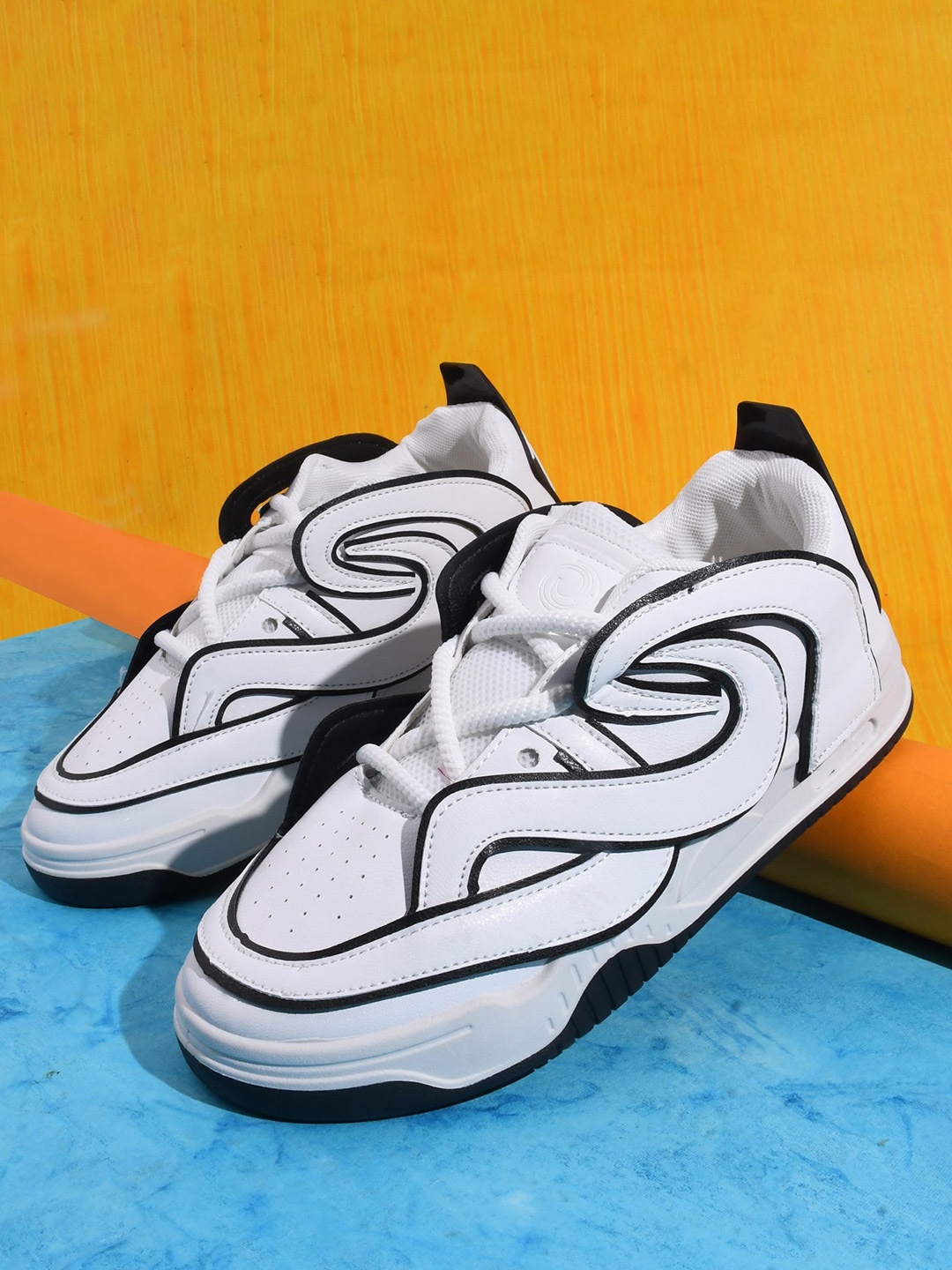 

THE WHITE POLE Men Colourblocked Lightweight Memory Foam Sneakers